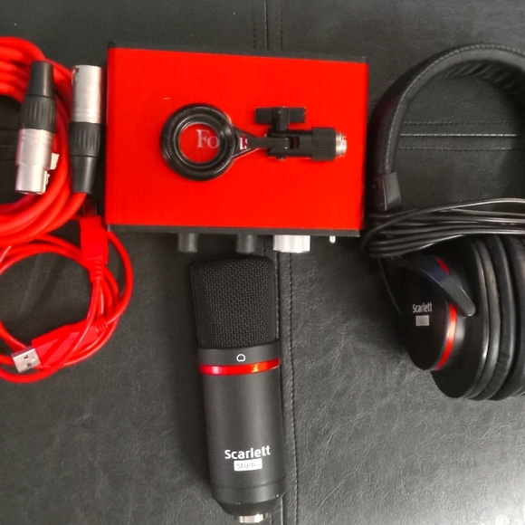 Focusrite - Scarlett Solo Studio Pack (GEN 3) - Picture 1 of 1